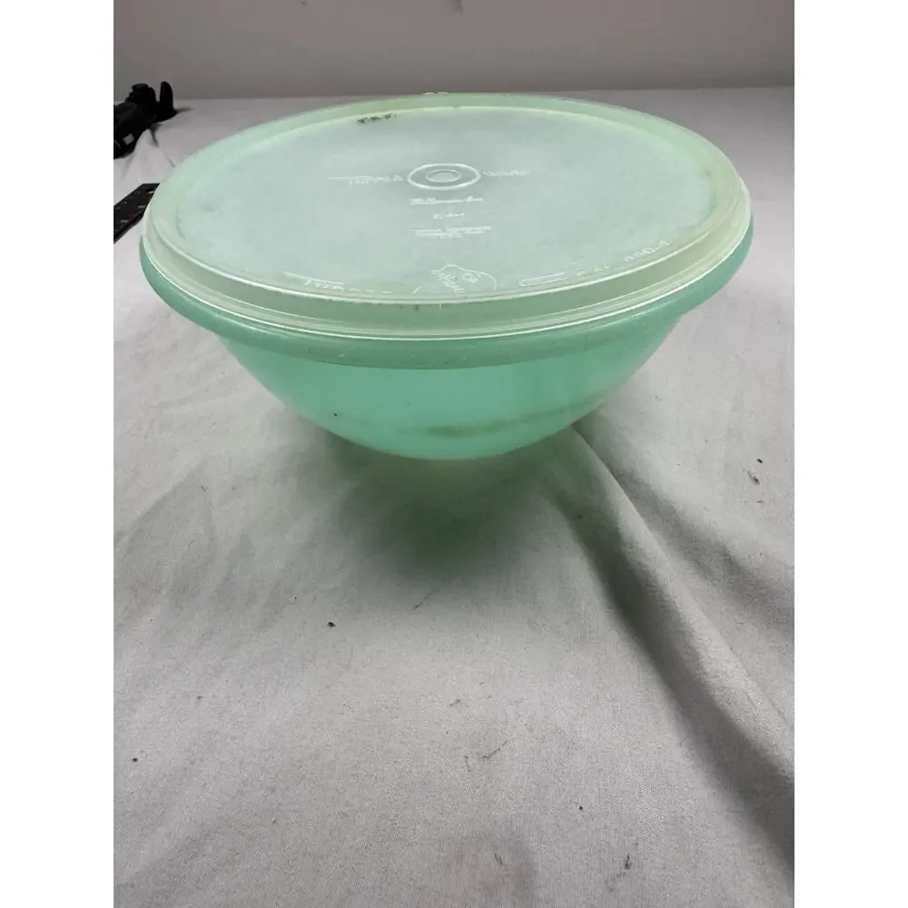 Vintage Tupperware Servalier Bowl Mint Green w Lid #821-4 7.5” USA